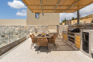 Shaded dining area to enjoy your meals and the peace and quiet of the location