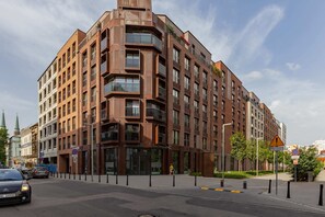 Enjoy easy access to the city's attractions from this well-located building. 