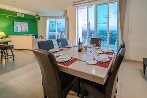Enjoy meal time with a view!