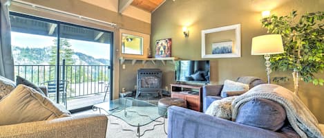 Alpine Meadows Vacation Rental | 3BR | 3BA | 1,462 Sq Ft | Steps Required