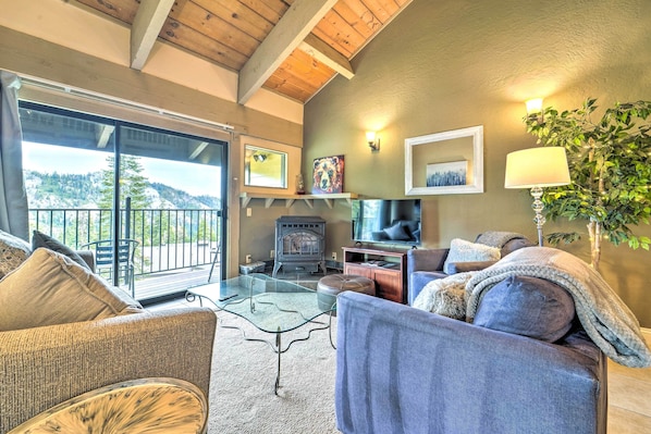 Alpine Meadows Vacation Rental | 3BR | 3BA | 1,462 Sq Ft | Steps Required