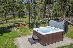 Hot Tub and Hammock