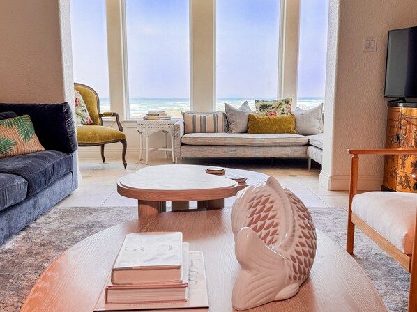 Steps from the beach. Panoramic ocean views. Sleeps 8 (K/K/Q/sleeper sofa).