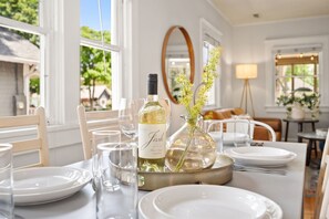 Dining Area | Seating for 6!