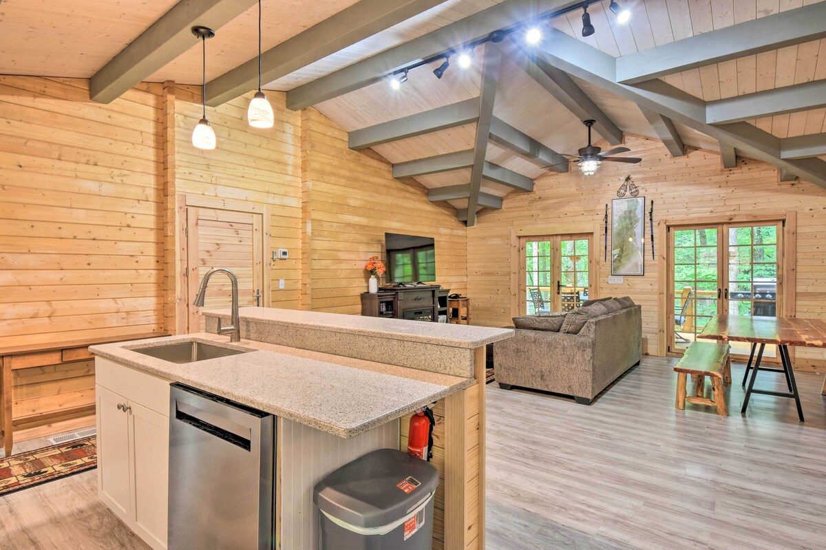 Otto Mountain Cabin Near Hiking w/ Fire Pit & Deck