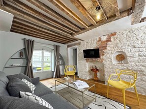 Perfect living room for families and friends, with tv and wifi