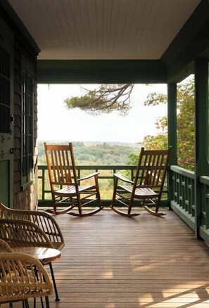 Lodge Deck - with stunning views and perfect to see wildlife Bald Eagles, hawks