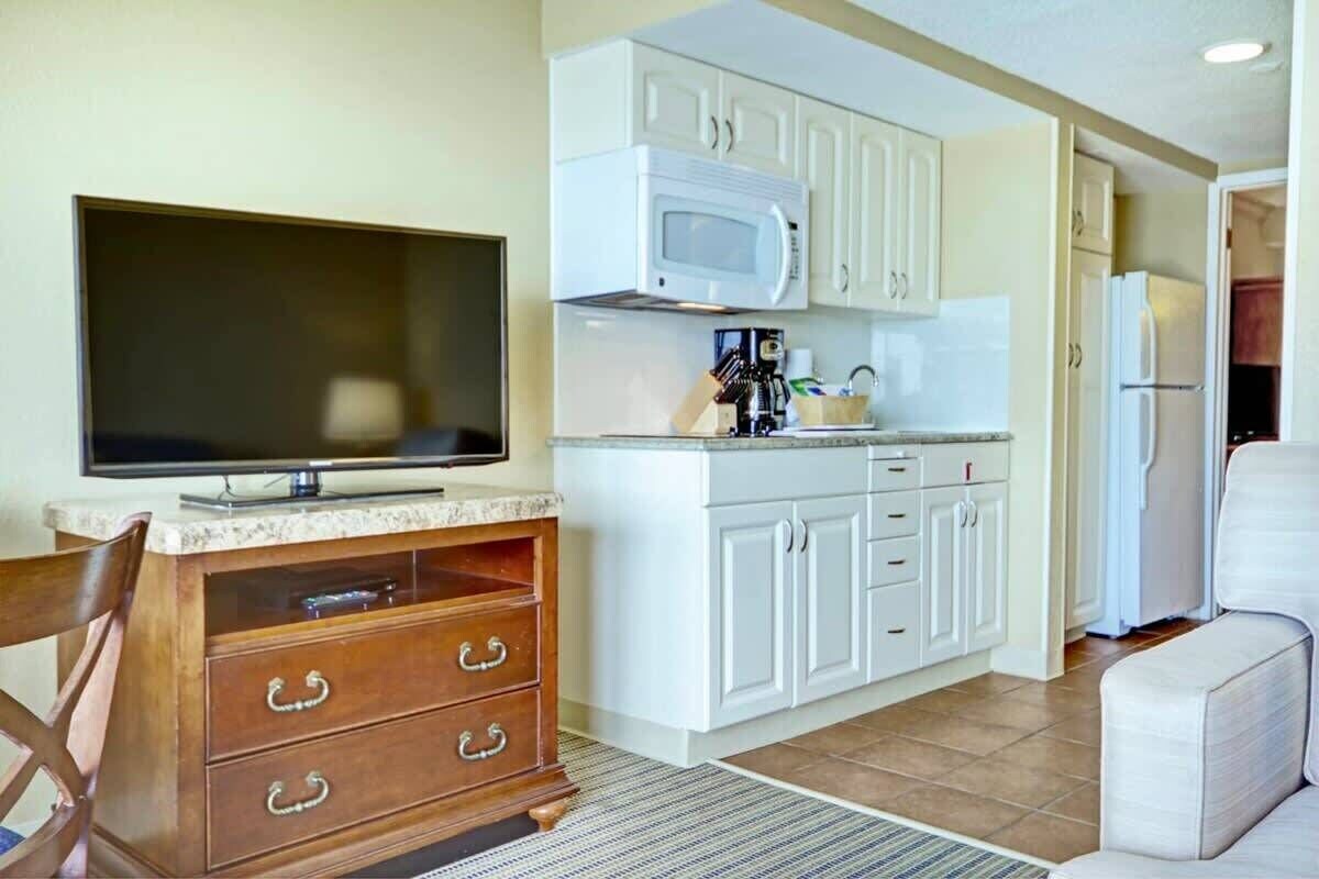 Wyndham Inn on Long Wharf |1BR/1BA King Bed Suite