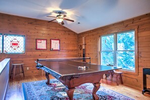 Recreation Room w/ Ping Pong & Pool Table