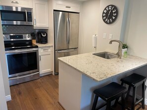 Well-equipped kitchen, oven, dishwasher, fridge, stove, coffee, tea, toaster