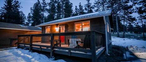 Enjoy the winter at our cabin with the snowy days!
