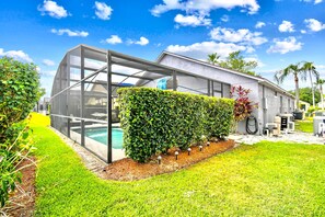 Fully enclosed, screened pool area