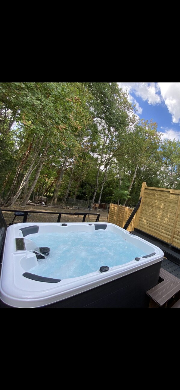 Bain à remous extérieur