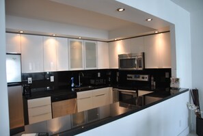 The kitchen, fully equipped, ready to host your cooking skills! 