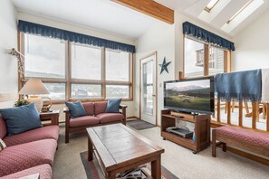 Ski Harbor 14 Living Room