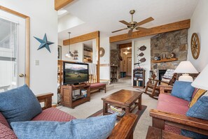 Ski Harbor 14 Living Room