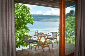 Breakfast in paradise. Watermark on Moso, Moso Island, Vanuatu