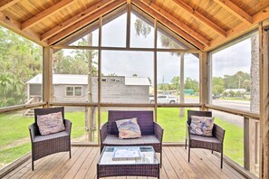 Screened-In Porch