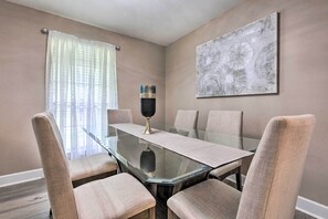 Dining Area | Dishware & Flatware Provided