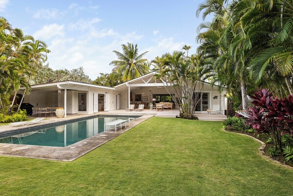 Kailua Vacation Rental | 3BR | 2BA | 2,060 Sq Ft | 3 Exterior Stairs for Access