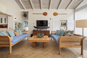 Lanai | Smart TV