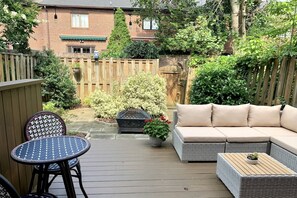 Enjoy your morning coffee or after-dinner s'mores out on the private back deck.