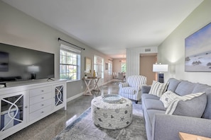Living Room | Sleeper Sofa | Free WiFi | Central A/C