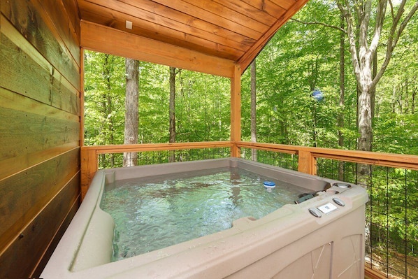 Hot Tub- enjoy a soak in the Hot tub and relax. Cleaned and sanitized each stay
