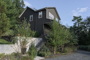 View of side entry to back deck