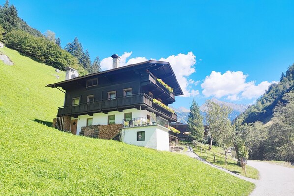 Außenseite Ferienhaus [Sommer]