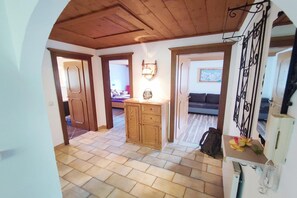 Entrance / Reception