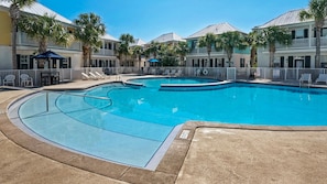 Bungalows at Seagrove Grounds and Amenities
