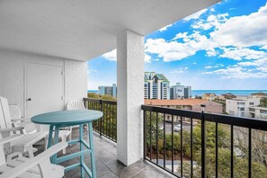 Unwind on the balcony, breathing in the fresh ocean air while marveling at the expansive views of the Atlantic. Whether you're sipping your morning coffee or toasting a beautiful sunset, this balcony is your private oasis above the waves.