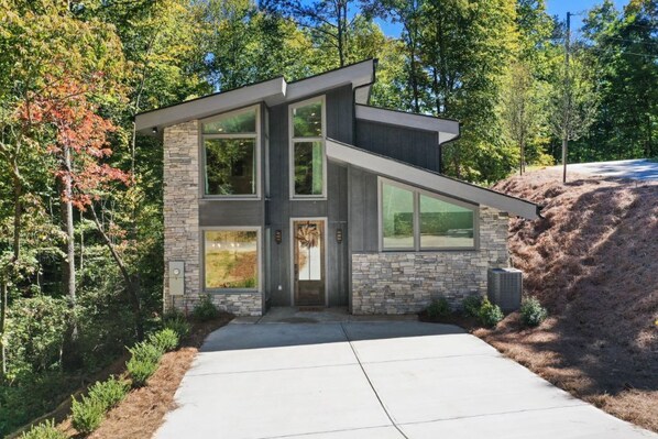 Luxurious modern farmhouse