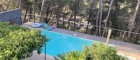 Piscine vue de la terrasse 