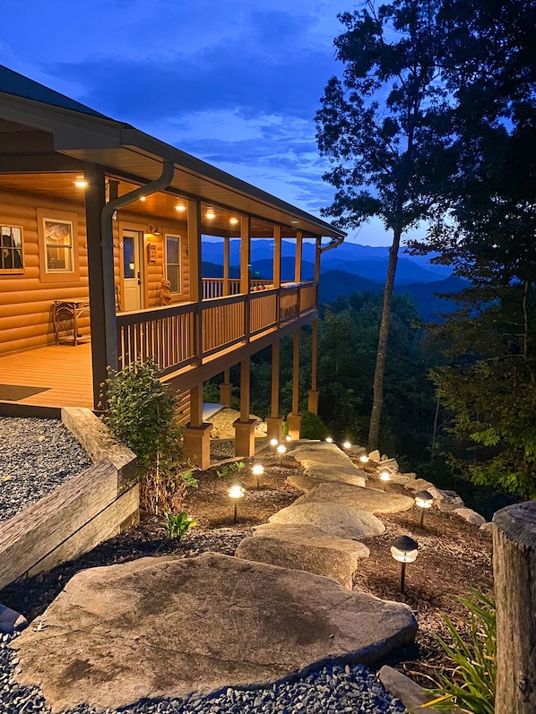 Exterior View - Exterior view of cabin