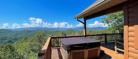 Hot tub - Hot tub on open deck overlooking mountain view