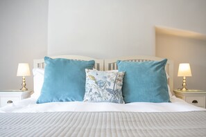 Witton View, Bellerby: Master bedroom with king-size bed