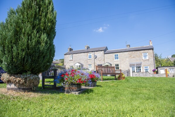 Witton View, Bellerby: Built of traditional local York stone in 1850