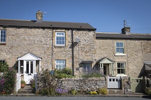 Witton View, Bellerby: A pretty, quiet village location from which to explore nearby Wensleydale and Swaledale