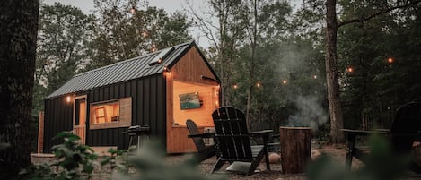 Dreamy escape to modern tiny home in the woods