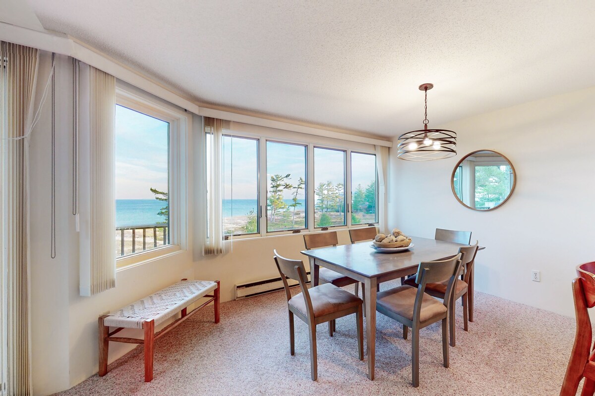 Darling condo on Lake Michigan with washer/dryer, deck, lake views, fireplace