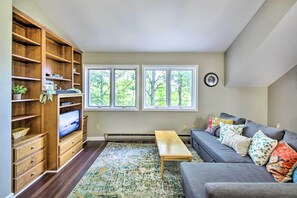 Living Room | Main Level | Smart TV w/ Streaming Services