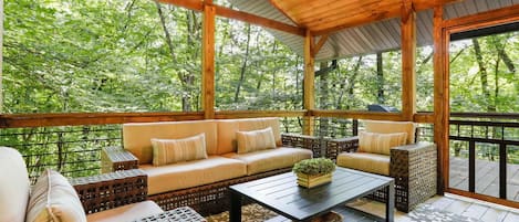 Sip your morning coffee enjoying these treetop views 