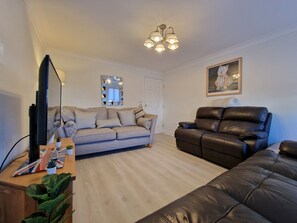 Living Room / Lounge