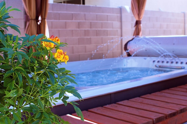Bain à remous extérieur