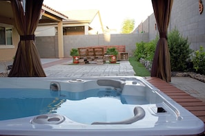 Bain à remous extérieur