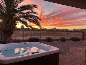 Outdoor spa tub