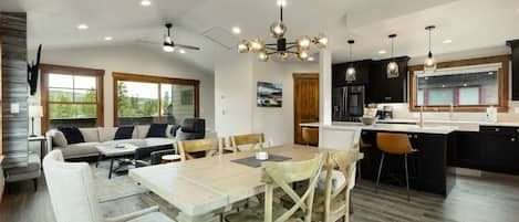 3rd Floor Grand Room with Vaulted Ceiling and Mountain View