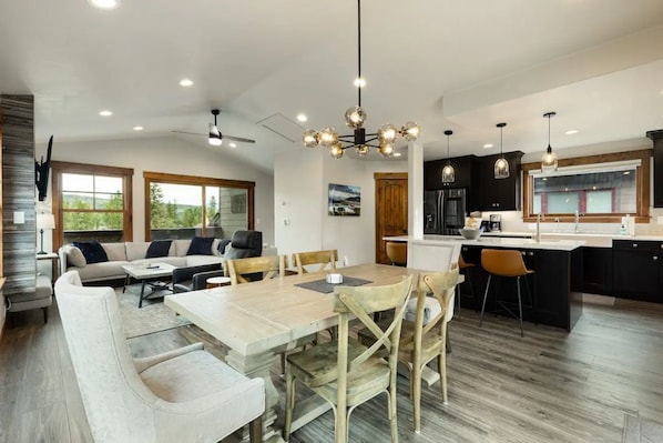 3rd Floor Grand Room with Vaulted Ceiling and Mountain View